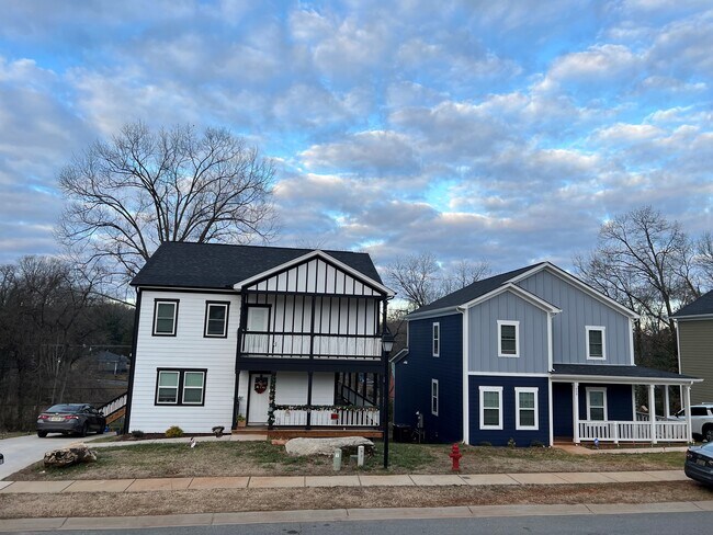 Building Photo - 600 Grace St