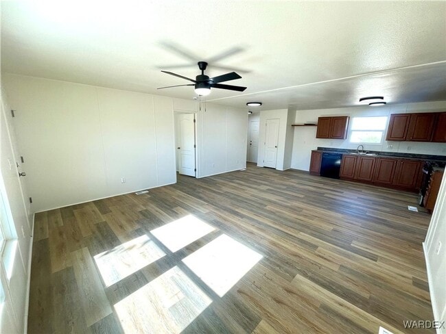 Building Photo - Move In Ready-3 Bedroom 2 Bath -