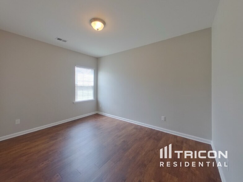 Building Photo - 224 Elmhaven Dr