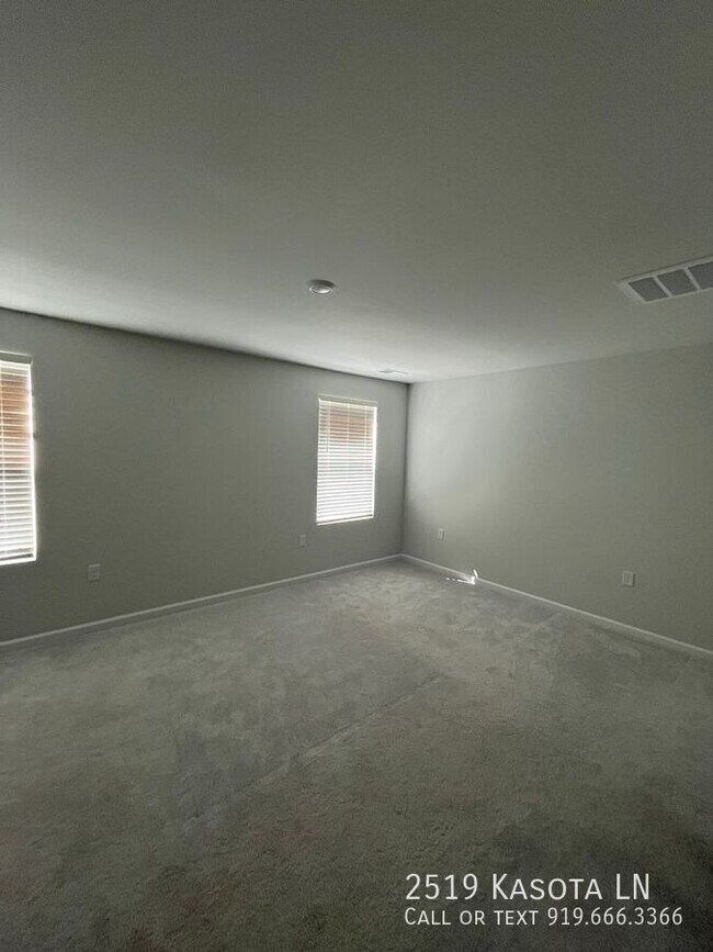 Building Photo - 2519 Kasota Ln