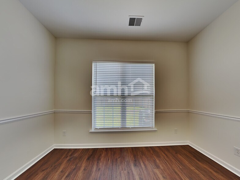 Building Photo - 161 Willow Point Cir