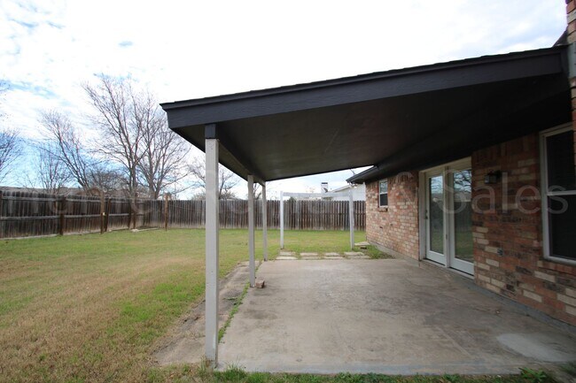 Building Photo - Stylish Killeen Retreat on Mountain View Drive