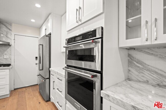 Building Photo - 4069 W Rosecrans Ave