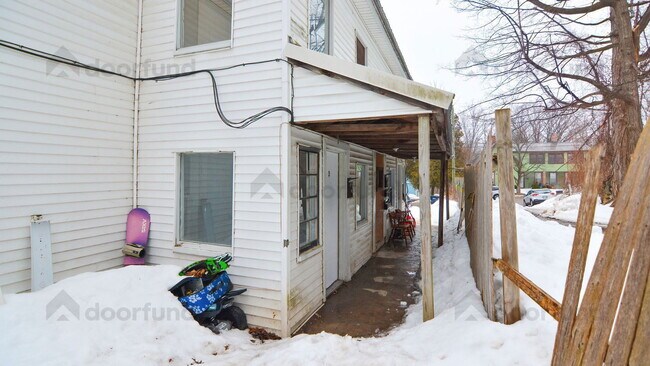 Building Photo - 11 Pleasant St