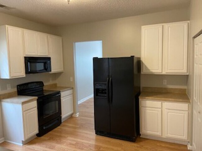 Building Photo - 3 Bedroom 2.5 Home in NE Columbia MOVE IN BY 1/31/26 RECEIVE $300 OFF FIRST MONTH'S RENT!!!!!!