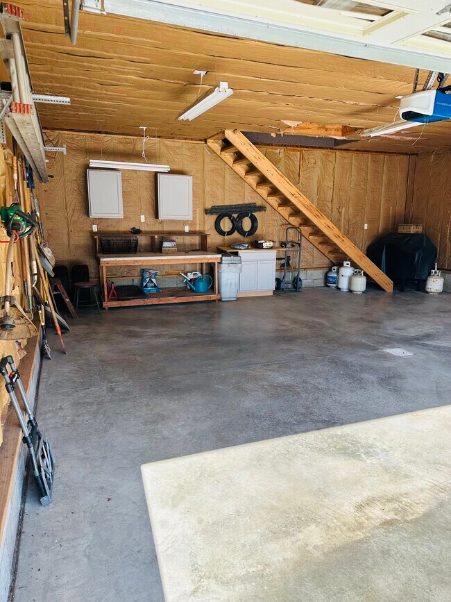 Building Photo - 1420 Collins Ave