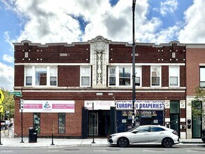 Building Photo - 3050 N Milwaukee Ave