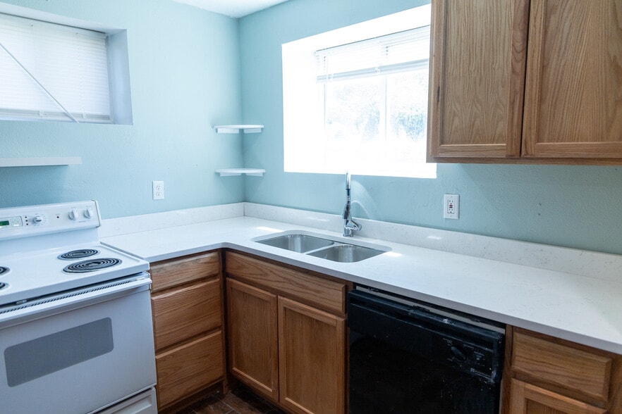 Building Photo - 2233 S 2nd Ave