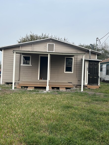 Building Photo - 4517 Molina Dr