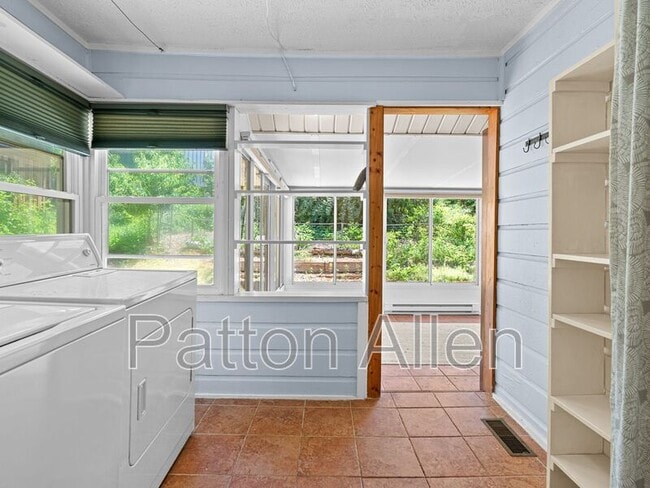 Building Photo - 83 5th Ave