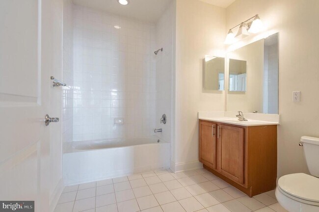 Building Photo - 2 N Commerce Square