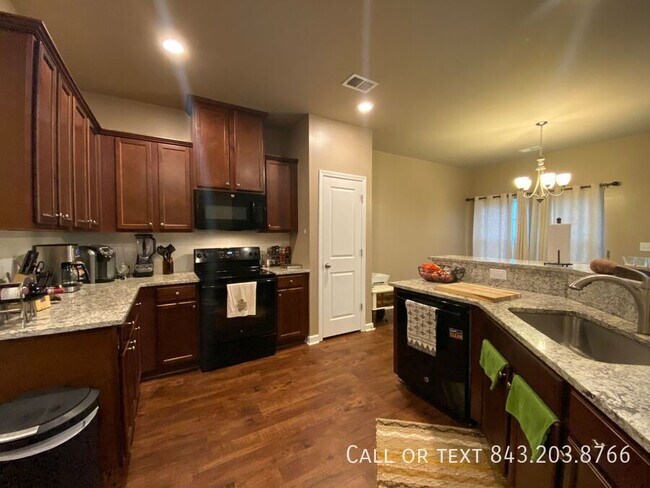 Building Photo - 219 Lazy River Ln