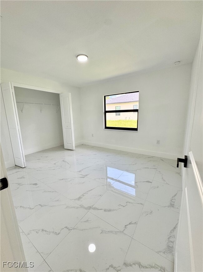 Building Photo - 670 Chemstrand St E