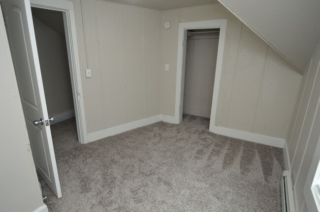 Building Photo - Updated 5 Bedroom House for Rent Near Downtown!