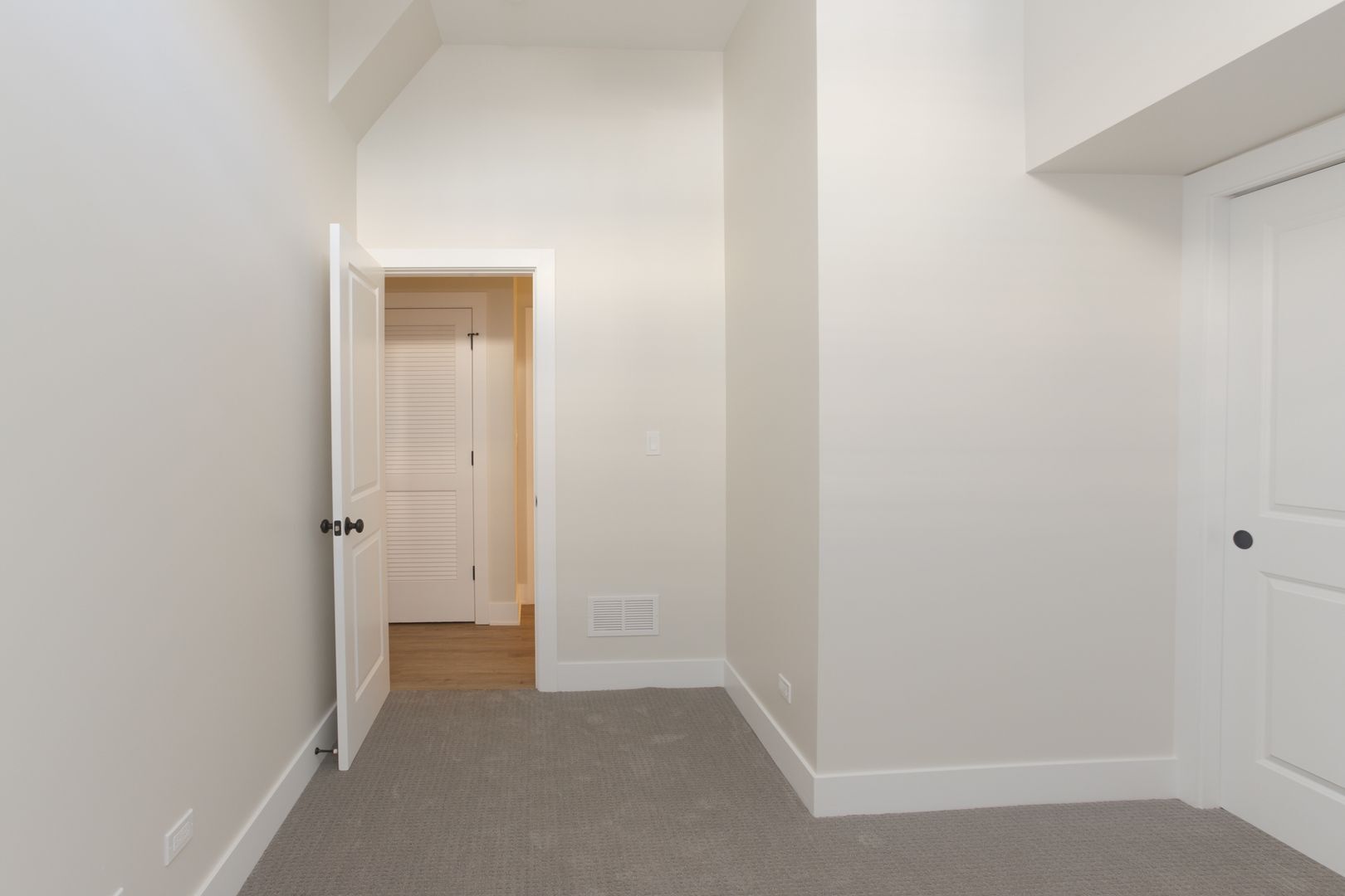 Building Photo - 1405 W Belden Ave