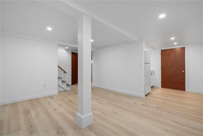 Building Photo - 5 Holten Ave