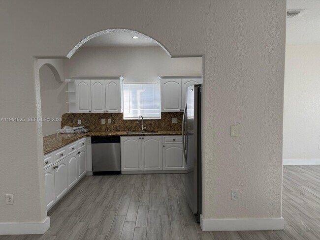 Building Photo - 5521 SW 158th Ct