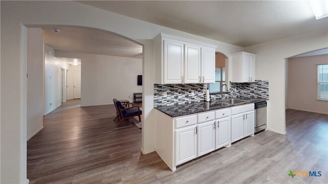 Building Photo - 2703 Tara Dr