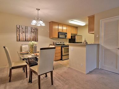 Building Photo - 2750 Somerset Park Cir