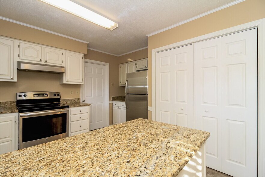 Building Photo - 3112 Hickory Ridge Dr