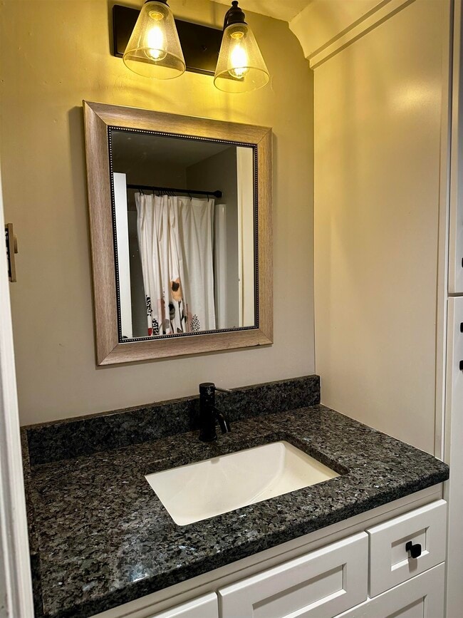 Building Photo - 22 Essex Grn Dr