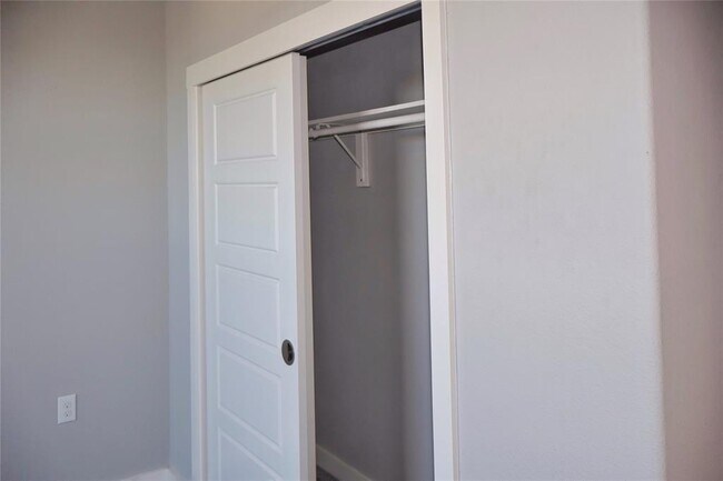 Building Photo - 810 S Rock St