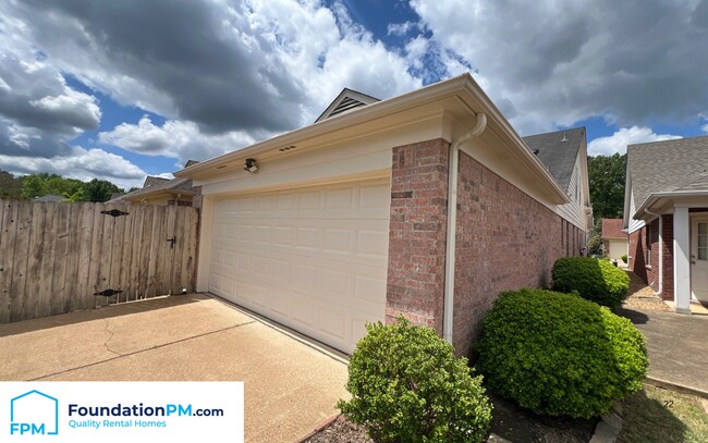 Building Photo - 1066 W Montebello Cir
