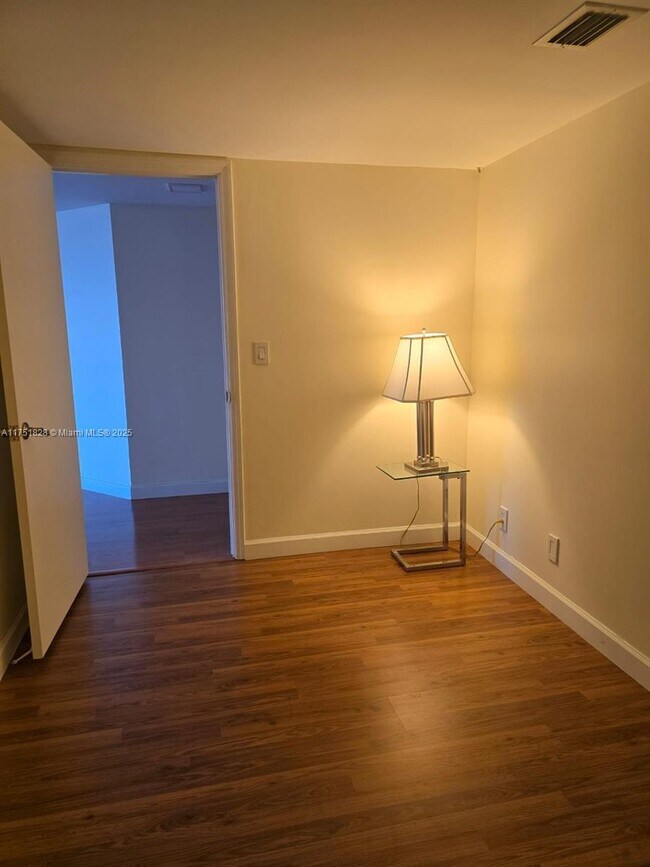 Building Photo - 3600 Yacht Club Dr