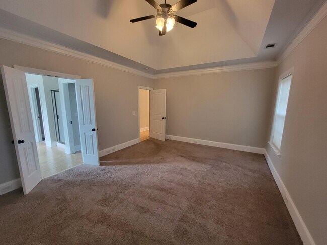 Building Photo - 627 Burgamy Pass