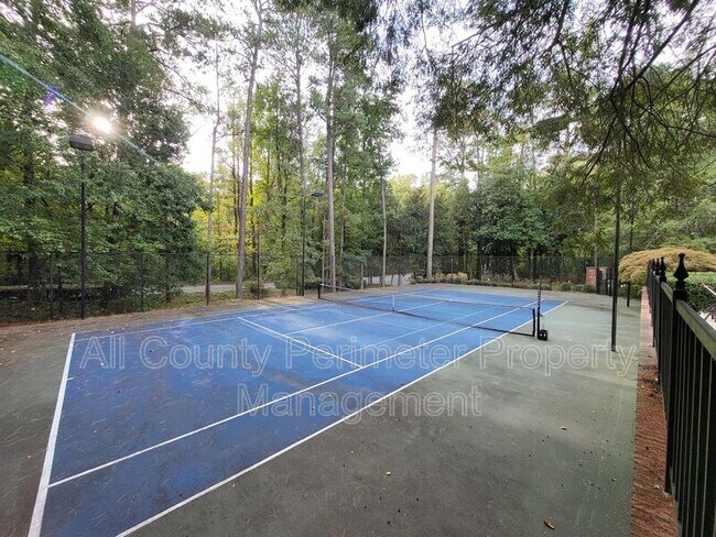 Building Photo - 6822 Glenridge Dr