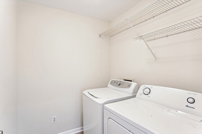 Building Photo - 845 Highmeade Dr