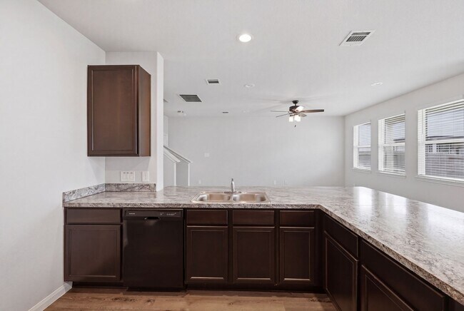 Building Photo - 988 Rice Dr
