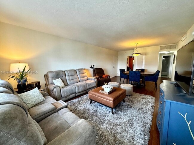 Building Photo - 3001 S Ocean Dr