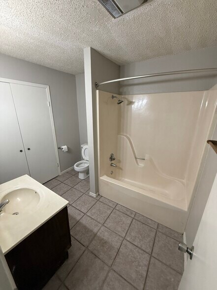 Building Photo - 826 Hardy Springs Cir