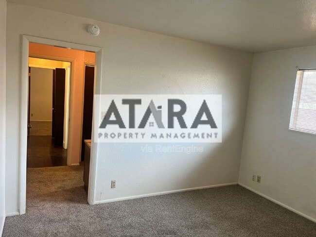 Building Photo - 270 Country Club Dr