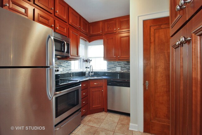 Building Photo - 920 Juniper Rd