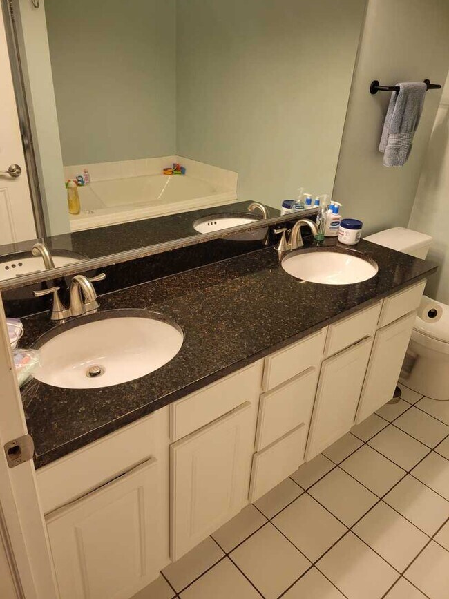 Building Photo - 35 Foxcroft Rd