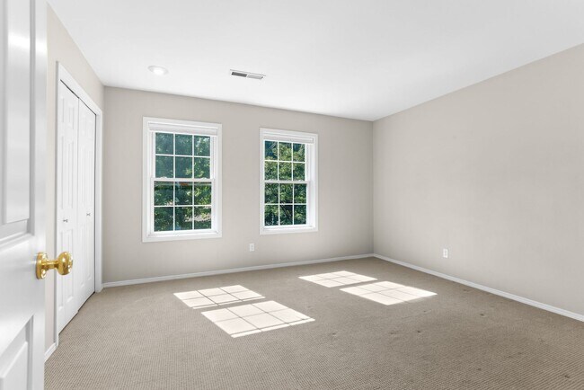 Building Photo - 6143 S Virginia Ave