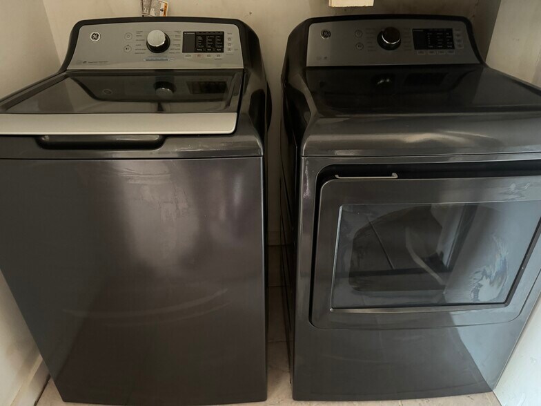 Building Photo - 1863 Nekoma Ct