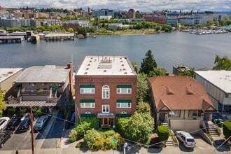 Building Photo - 3226 Fuhrman Ave E