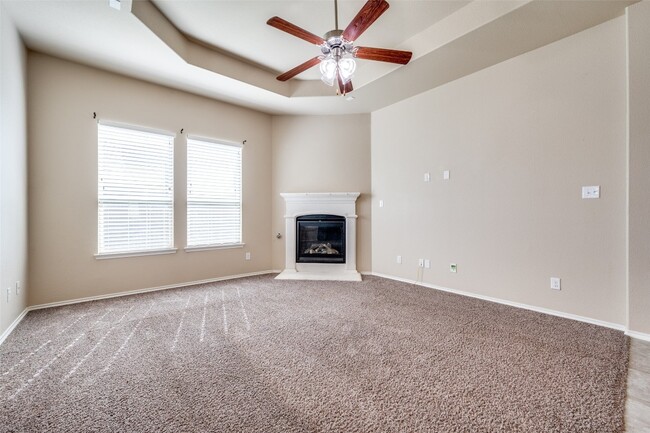 Building Photo - 2025 Lake Vista Dr
