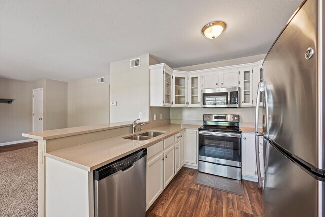 Building Photo - 701 Canyon Dr