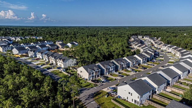 Building Photo - Townhome For Rent!