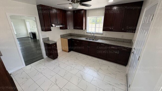 Building Photo - 2 bedroom 1 bathroom house located in the 93307 zipcode near E Brundage Ln/ Madison St