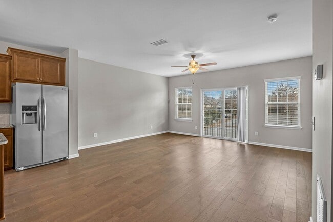 Building Photo - Middle Tennessee Blvd Townhome