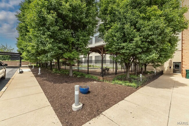 Building Photo - 4100 Forest Park Ave