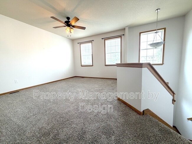 Building Photo - 1005 NE Kamies Ln