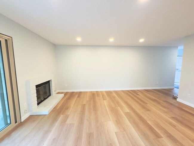 Building Photo - FULLY REMODELED: Spacious 3 bedroom condo in San Marcos With AC