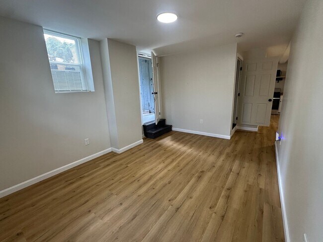 Building Photo - Cozy 1 Bedroom in Johnston!
