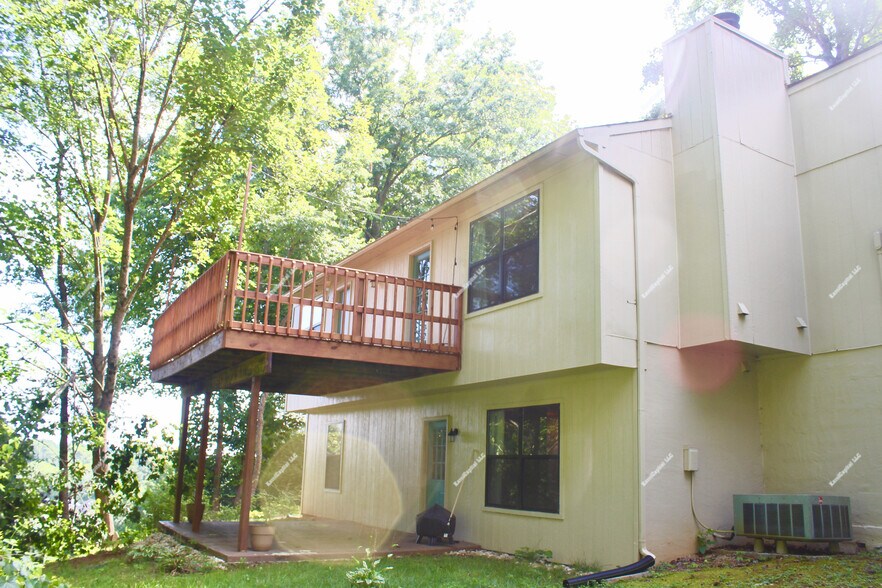 Building Photo - 8500 Olde Colony Trl